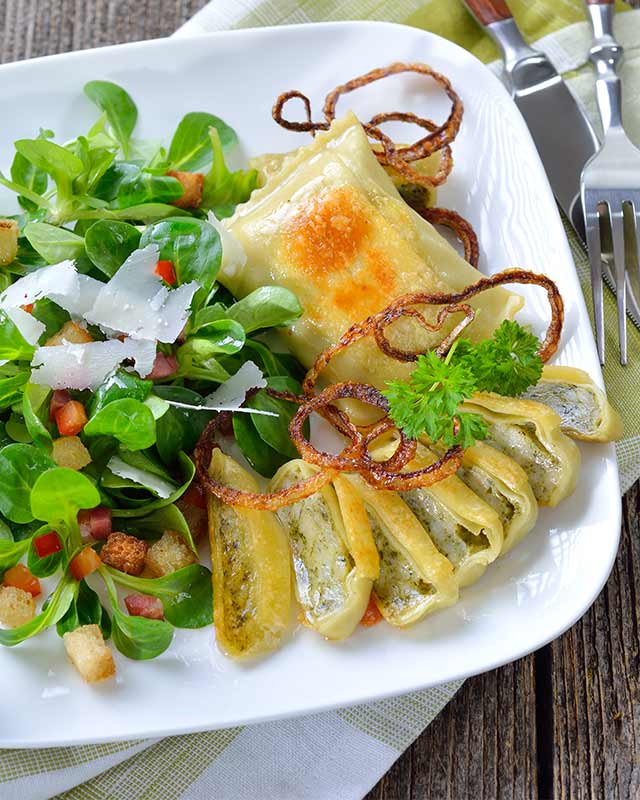 Gebratene Maultaschen mit Salat